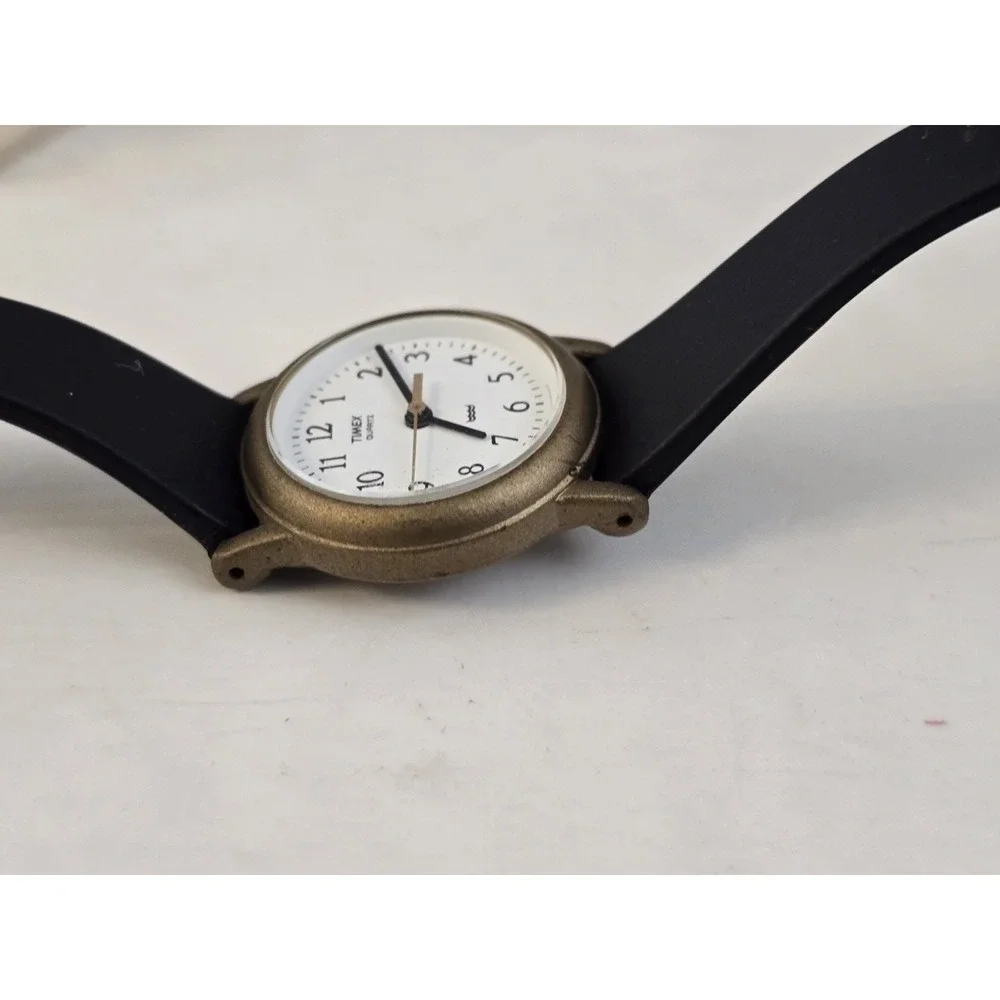 vintage‎ Timex Ladies Vintage White Dial black rubber Strap Watch WR 377 1970s